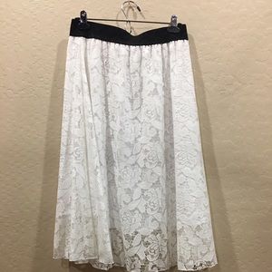 Gorgeous white LuLaRoe lace Lola skirt