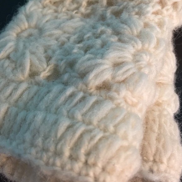Gloves - Picture 1 of 4