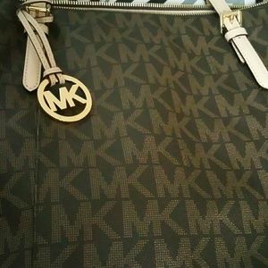 Meet your Posher, Lexia