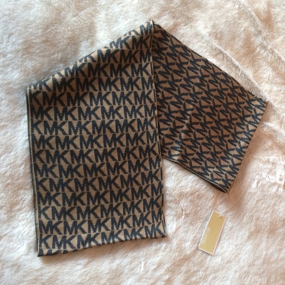 Michael Kors infinity scarf. New with tag. - Picture 1 of 1