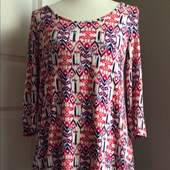 ⬇️NWOT Cold shoulder super cute top! - Picture 3 of 4
