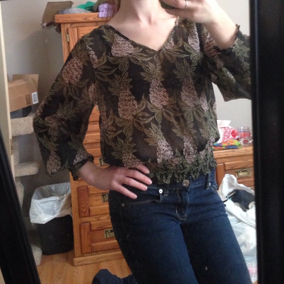 Patterned black sheer H&M shirt. - Picture 1 of 4