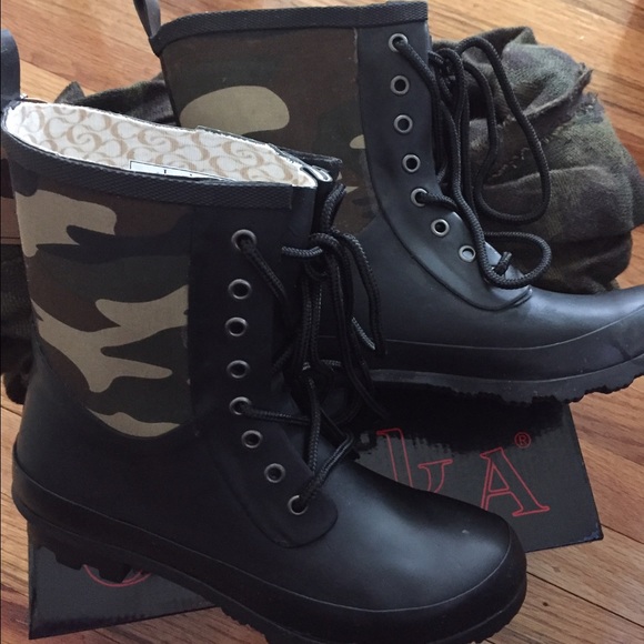 LOWEST! NIB Chooka Camo Rainboots w/  scarf bundle - Picture 3 of 4