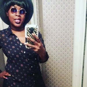 Meet your Posher, Angela