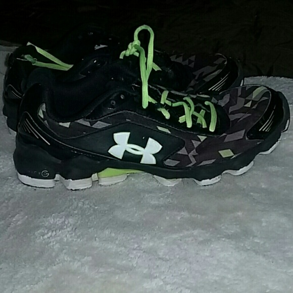 Under armour boys shoes