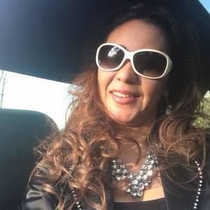 Meet your Posher, Mona