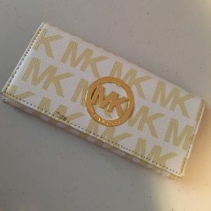 Michael kors wallet