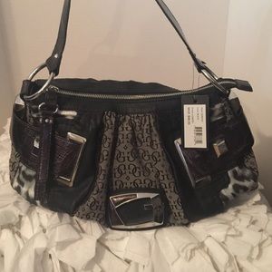 NWT Guess Purse. Perfect New Condition