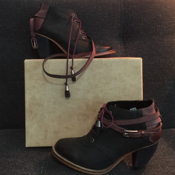 Gorgeous Strappy Anthro Booties - Picture 1 of 4