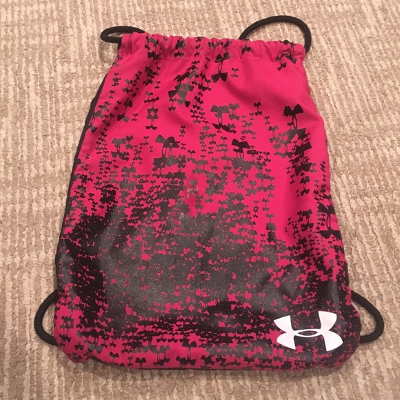 Under Armour Handbags - UNDER ARMOUR DRAWSTRING BAG