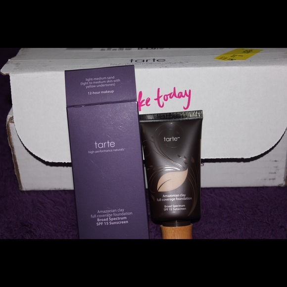 Tarte Amazonian Clay Foundation