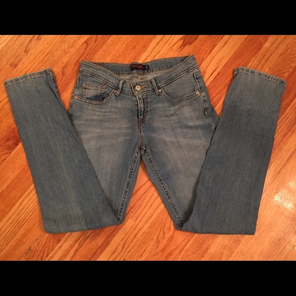 Everyday Levi's - Picture 3 of 4