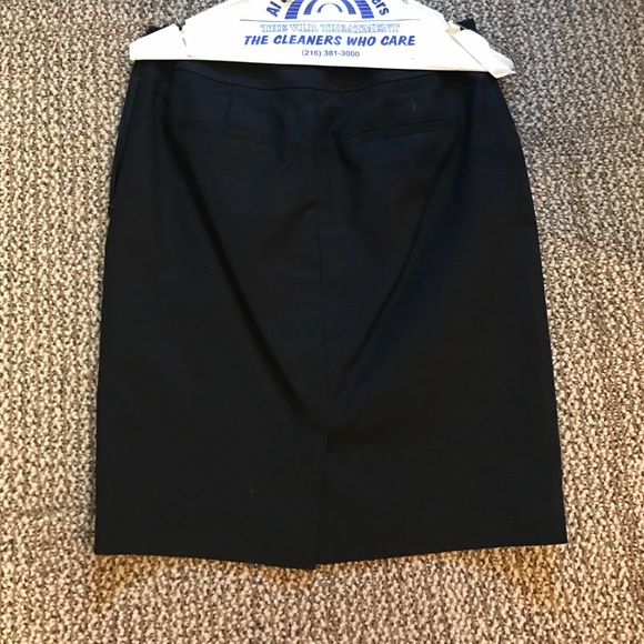 Black dress skirt - Picture 2 of 2