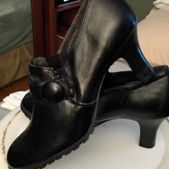 BNWT Aerosoles Ankle Booties!