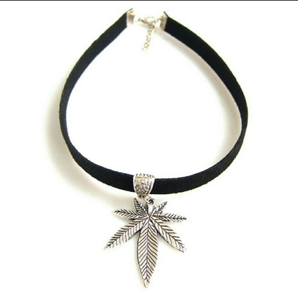 ❌SOLD OUT!❌🍁Weed Leaf Choker Necklace - Picture 2 of 4