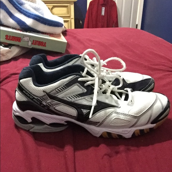 New Mizuno volleyball shoes