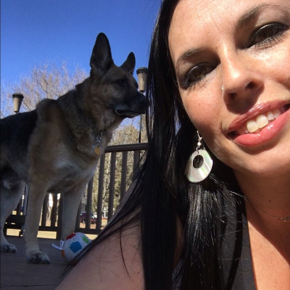 Meet your Posher, Angela - Picture 3 of 3