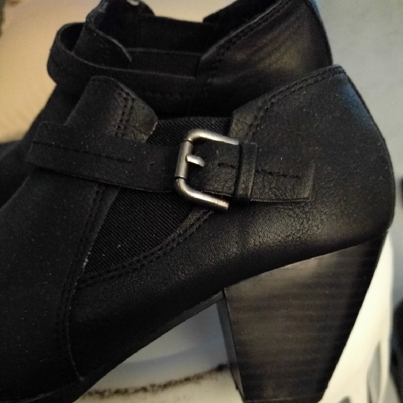 Black ankle booties!