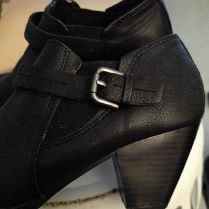 Black ankle booties!