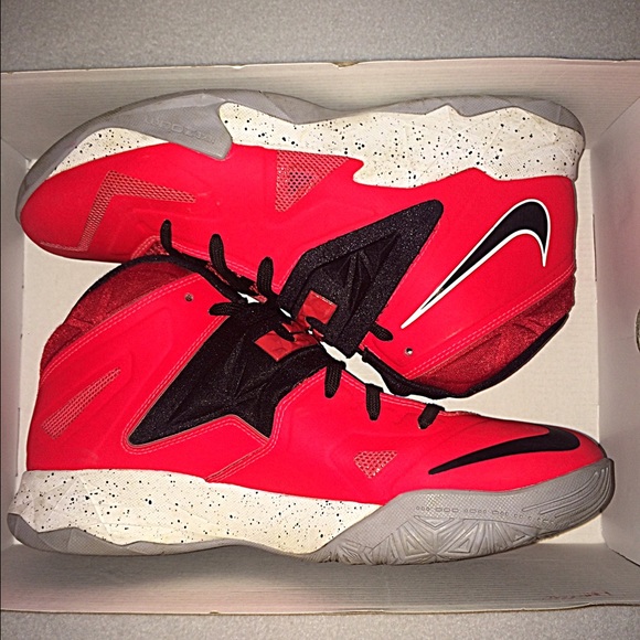 Nike LeBron Zoom Soldier VII