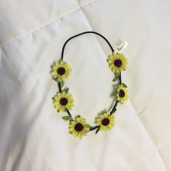 Claire's Accessories - FLOWER HEADBAND