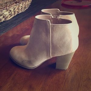 Old Navy ankle boots size 7