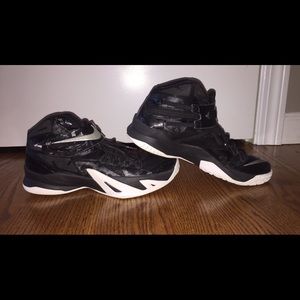 Like New Lebron Basketball Shoes