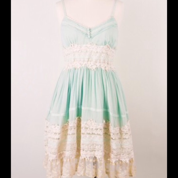 **BRAND NEW** LOVELY MINT LACE DRESS