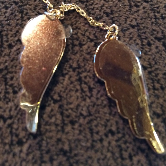 Victoria Secrets necklace Trade for @sfwhite - Picture 4 of 4