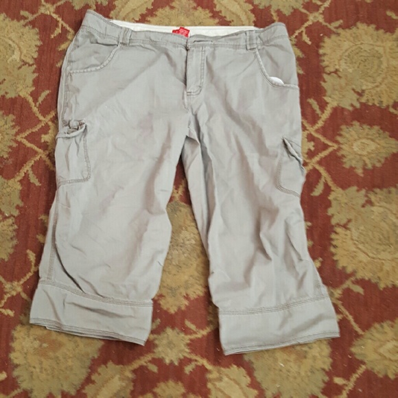 Woman's Mossimo capris