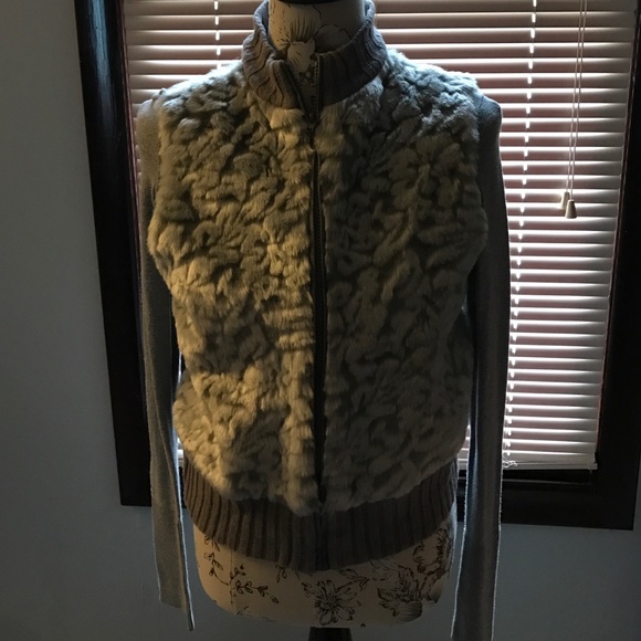 ❌SOLD❌Faux Fur Vest - Picture 2 of 3