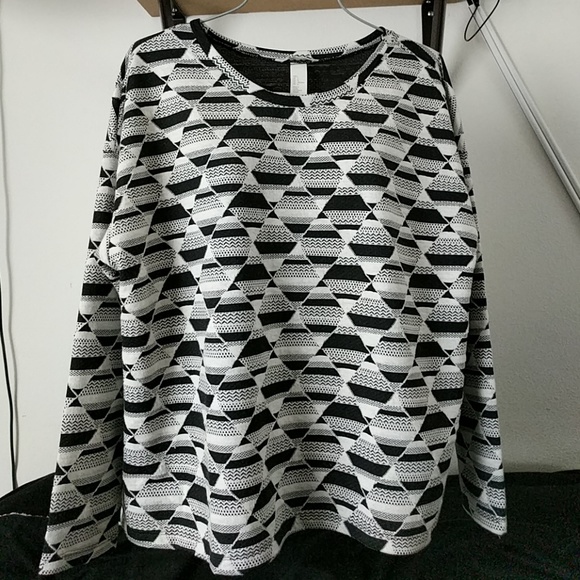 Top new w/ tags!!