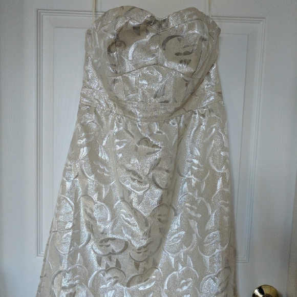 White and silver dress - Picture 2 of 4