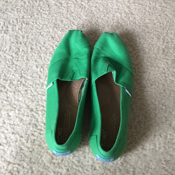 TOMS slip-ons Green Size 8