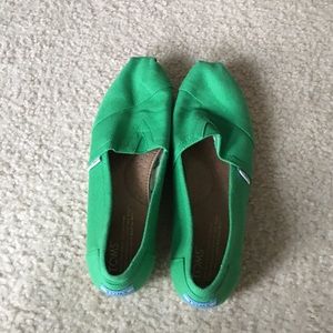 TOMS slip-ons Green Size 8