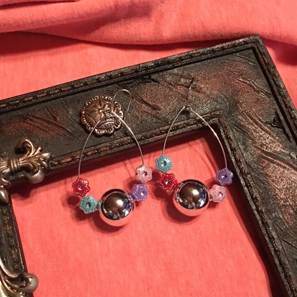Beautiful dangle earrings -colorful flowers/silver