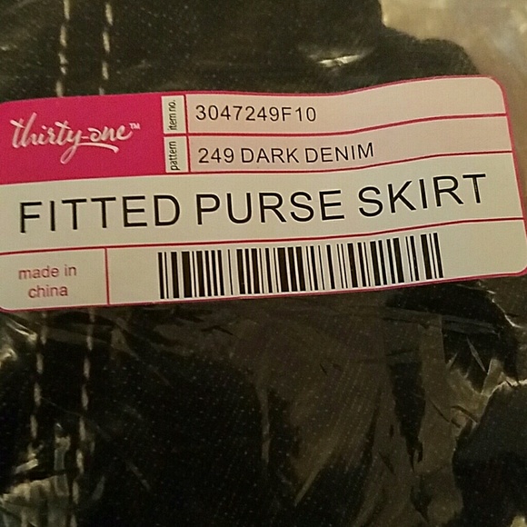 Thirty-One Fitted Purse Skirt - Picture 2 of 2