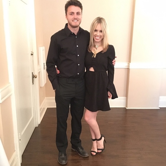 Meet your Posher, Nicole โ - Picture 3 of 3