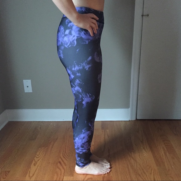 Purple Roses Leggings - Picture 2 of 3