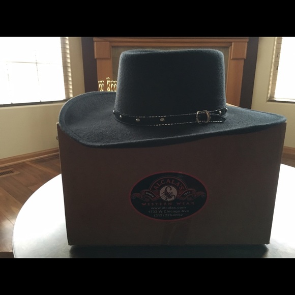 Stylish Men's Cowboy Hat from Alcala's