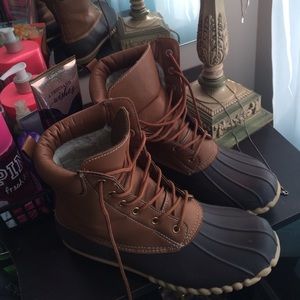 Duck boots