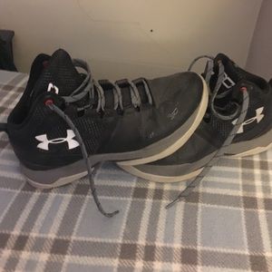 Curry 2s (size 7)