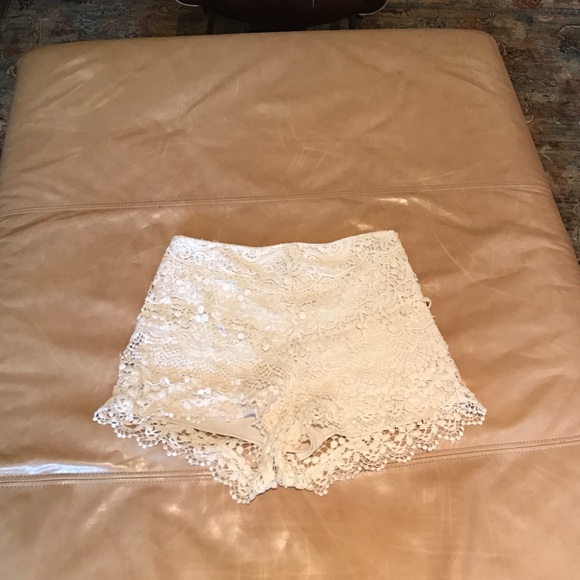 Women's Kimchi Blue lace shorts