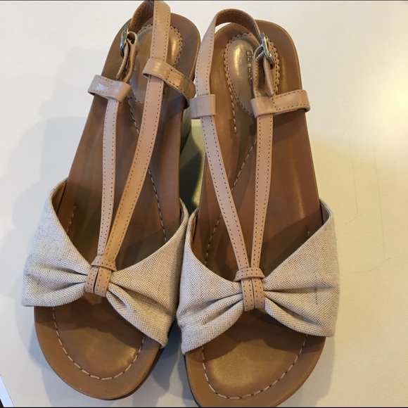 70s inspired beige leather and fabric sandal