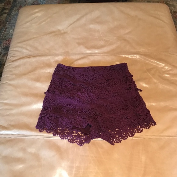 Women's Kimchi Blue lace shorts
