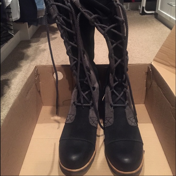 Sorel black boots