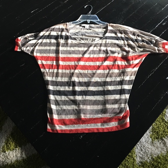 Adorable multi-colored, mid-sleeve shirt!