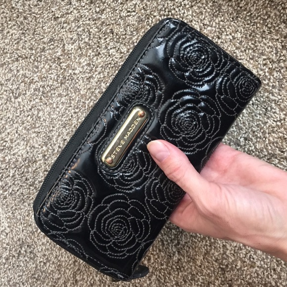 Steve Madden Rose Wallet