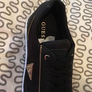 Exclusive black guess shoes