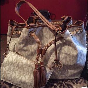 Micheal kors vanilla purse large